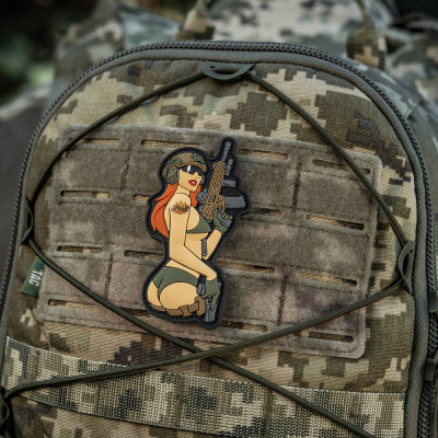 M-Tac PVC pleķis „Tactical Girl" Pin-Up – 4,5 × 8,5 cm