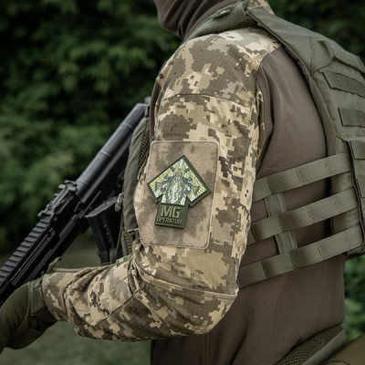 M-Tac PVC pleķis „Valkyrie" ar Tīvaza rūnu – 9,2 × 8,6 cm